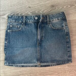 PacSun Denim skirt🙂‍↕️
This is going to be taken off soon! Get it while you can!